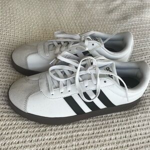 ADIDAS VL Court Base Sneakers Women Size 7.5 NWT